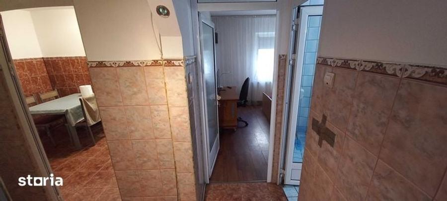 Apartament cu 2 camere decomandat în Tractorul