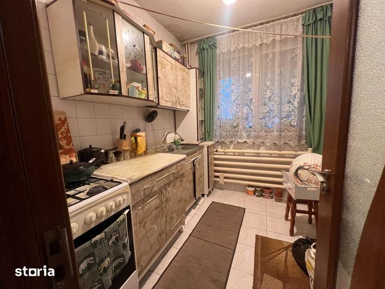 Apartament cu 3 camere semidecomandat în Titulescu