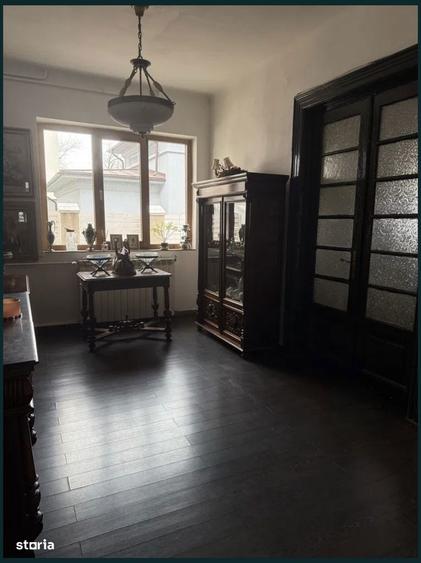 Casă cu 6 camere cu Teren 264 Mp în Cotroceni