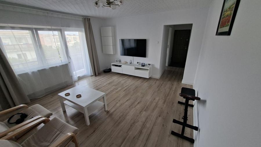 Apartament cu 3 camere decomandat în Miorița