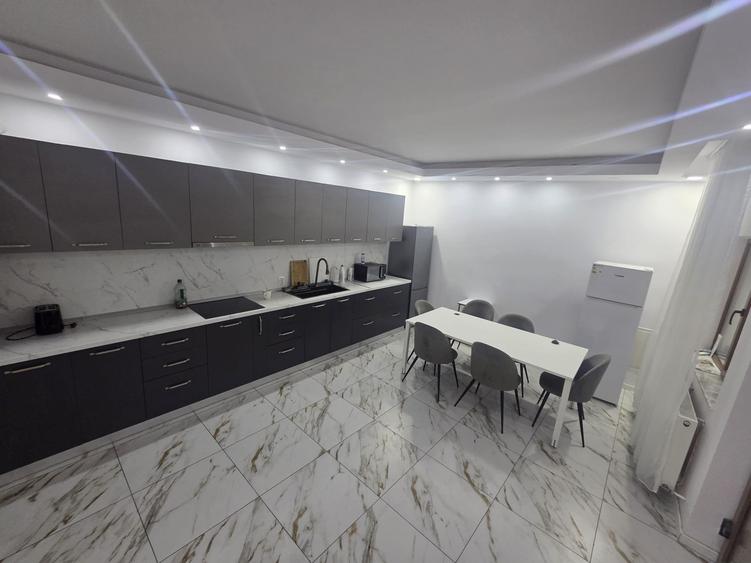 Casă individuală cu 9 camere cu Teren 150 Mp în Brătianu