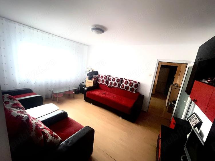 Apartament cu 3 camere semidecomandat în Central