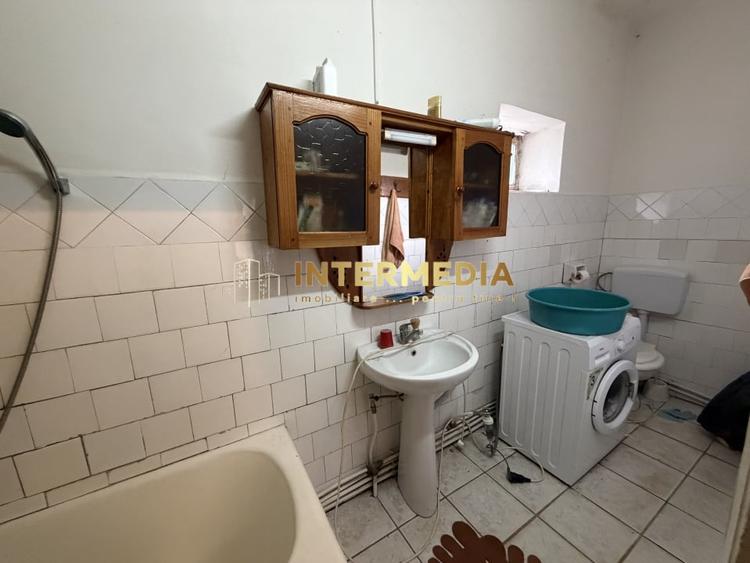 Casă individuală cu 6 camere cu Canalizare în Șard