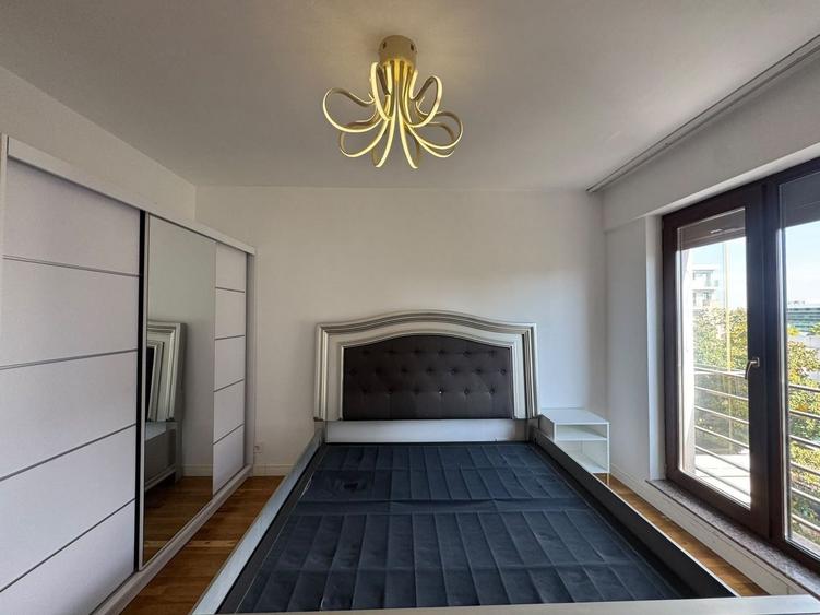 Apartament cu 3 camere semidecomandat în Băneasa