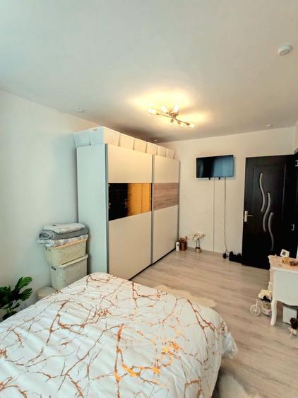 Apartament cu 3 camere semidecomandat, mobilat în Complex Studențesc