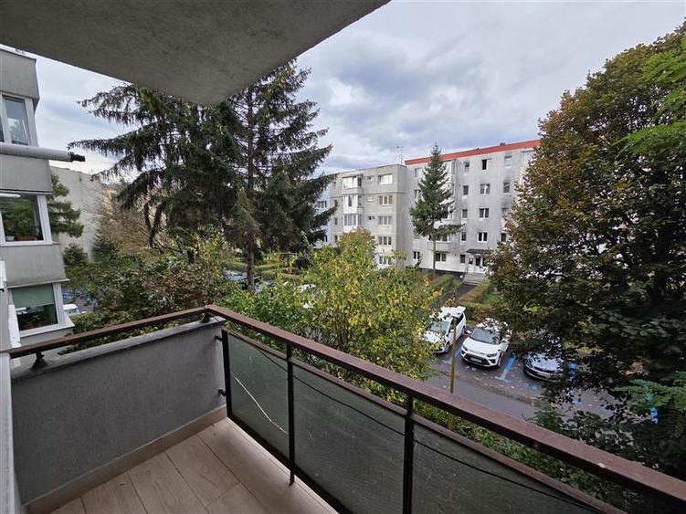 Apartament cu 3 camere semidecomandat, mobilat în Gării