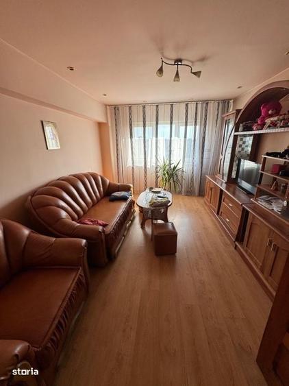 Apartament cu 3 camere decomandat în Craiovița Nouă