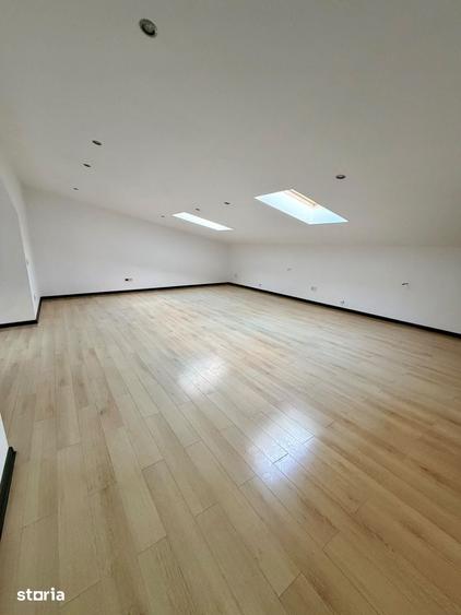 Casă cu 6 camere cu Teren 350 Mp în Joița