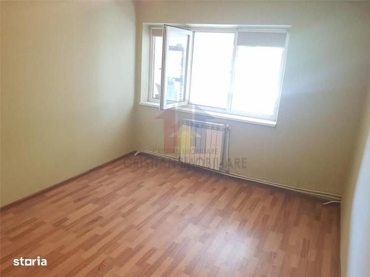 Apartament cu 3 camere semidecomandat în Gării