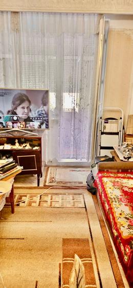 Apartament cu 2 camere semidecomandat în Craiovei
