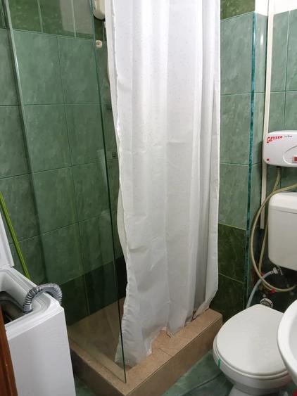 Garsonieră decomandată în Romană