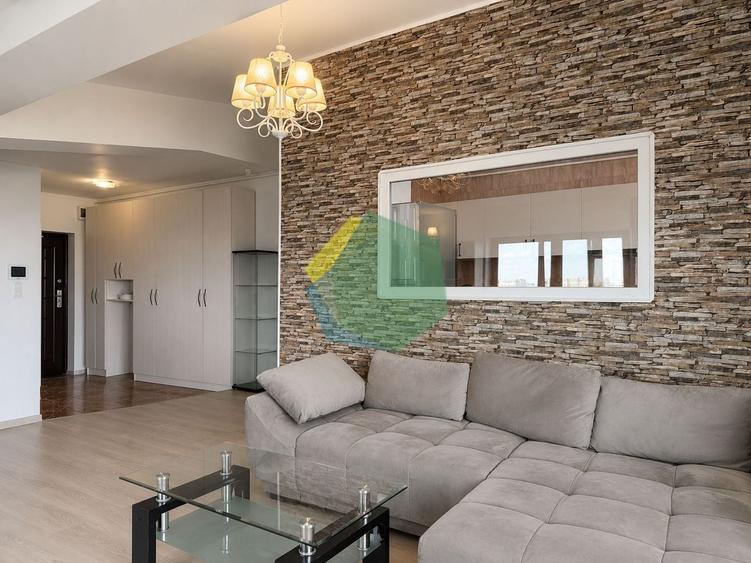 Apartament cu 3 camere semidecomandat, mobilat în Central
