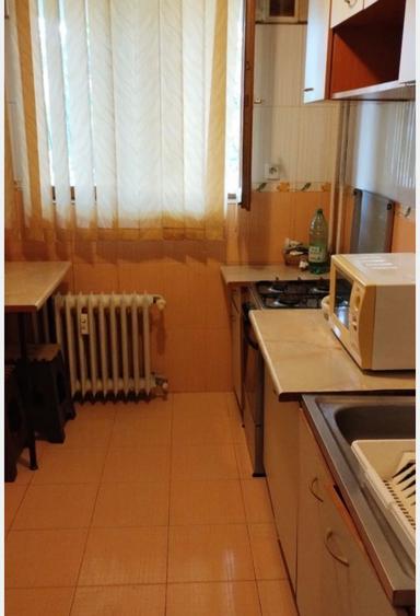 Apartament cu 3 camere semidecomandat, mobilat în Drumul Taberei