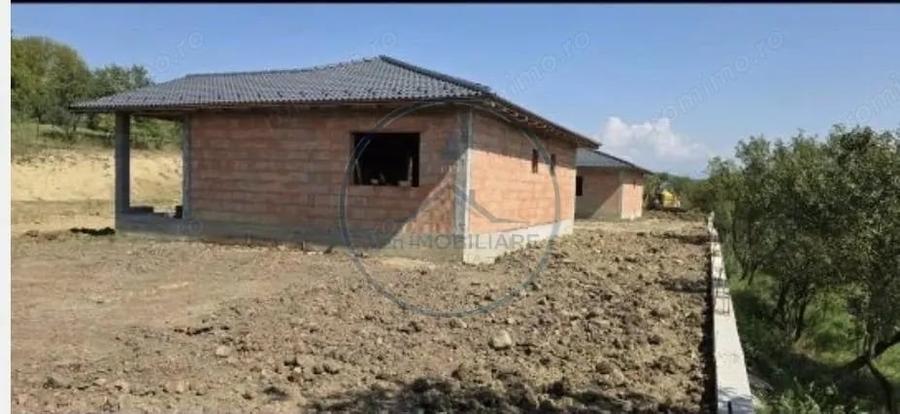 Casă cu 2 camere cu Teren 500 Mp în Central