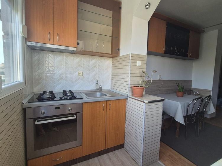 Apartament cu 3 camere decomandat în Exterior Vest