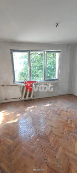 Apartament 3 camere Dacia de vanzare