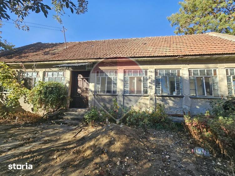 Casă cu 6 camere cu Teren 4041 Mp în Racovița