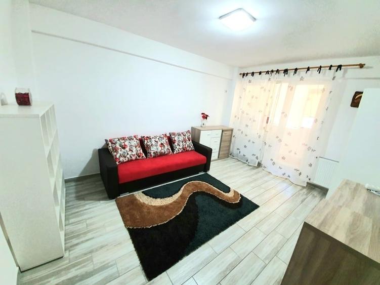 Apartament cu 2 camere semidecomandat, mobilat în Roșu