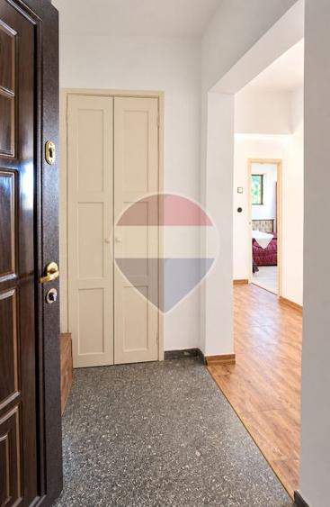 Apartament cu 3 camere decomandat, mobilat în Republicii