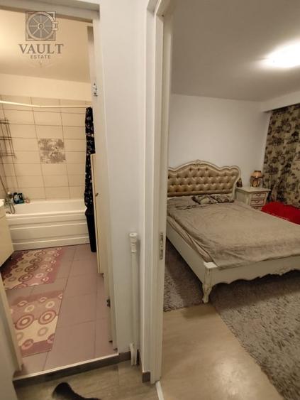 Apartament cu 4 camere semidecomandat, mobilat în Rahova