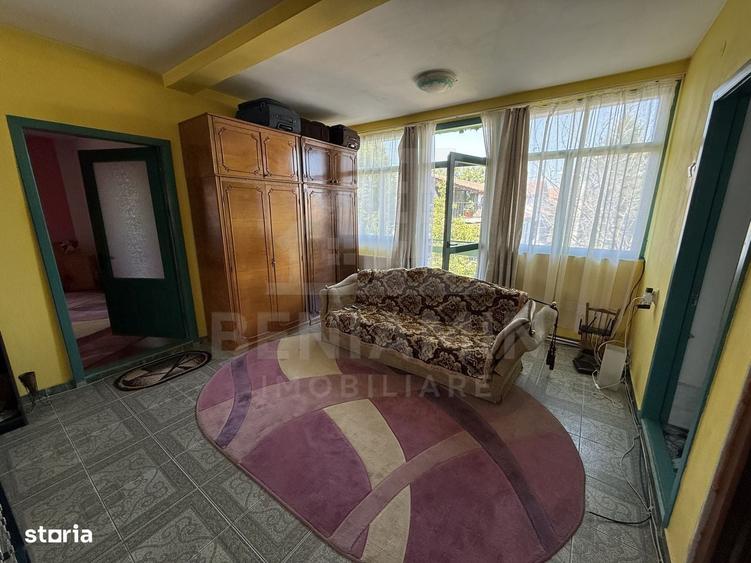 Casă cu 4 camere în Rovine