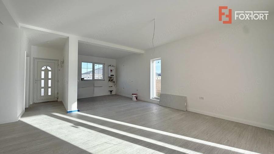 Casă cu 4 camere cu Teren 302 Mp în Moșnița Nouă