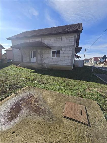 Casă cu 4 camere cu Teren 300 Mp în Palota