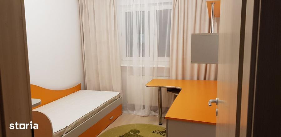 Proprietar, inchiriez apatament 3 camere Strand, etajul 1, central - 10