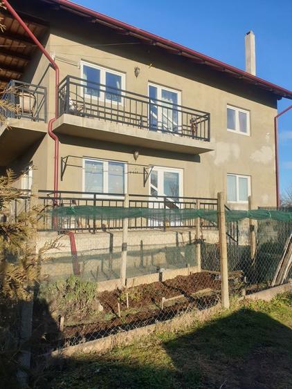 Casă cu 4 camere în Cornu Luncii
