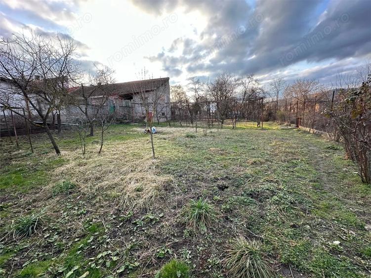 Casă cu 2 camere cu Teren 900 Mp în Est