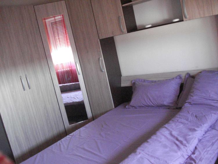 Apartament cu 3 camere decomandat în Casa de Cultură
