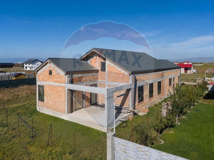 Duplex cu 3 camere cu Teren 250 Mp în Bod