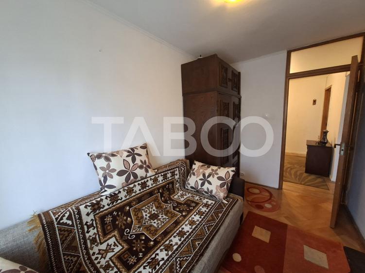 Apartament cu 3 camere decomandat, mobilat în Central
