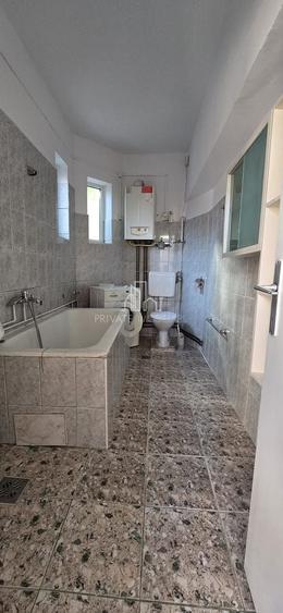 Casă individuală cu 5 camere cu Canalizare în 7 Noiembrie