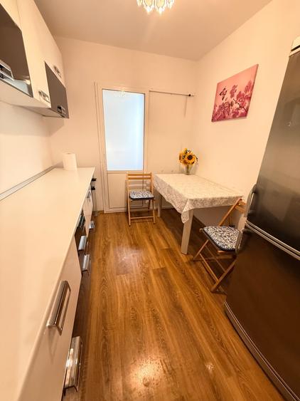 Apartament cu 2 camere decomandat în Micro 17