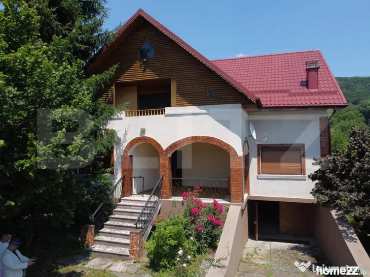 Casă cu 6 camere cu Teren 1108 Mp în Central