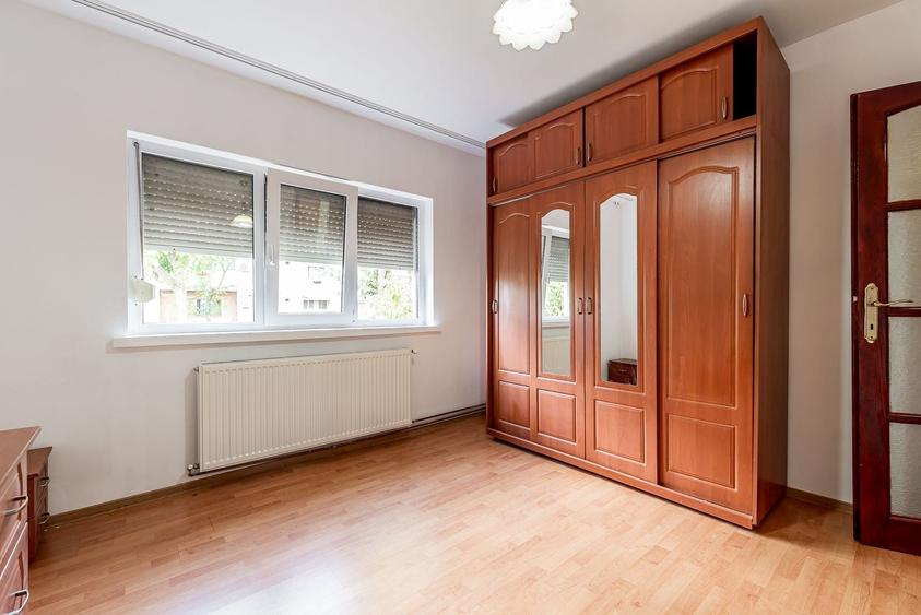 Apartament cu 4 camere semidecomandat în Miorița