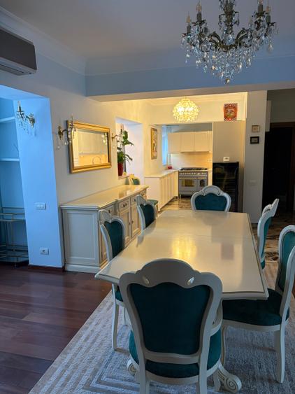 Apartament cu 3 camere semidecomandat în Dorobanți