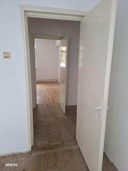 Apartament cu 2 camere semidecomandat în Titulescu