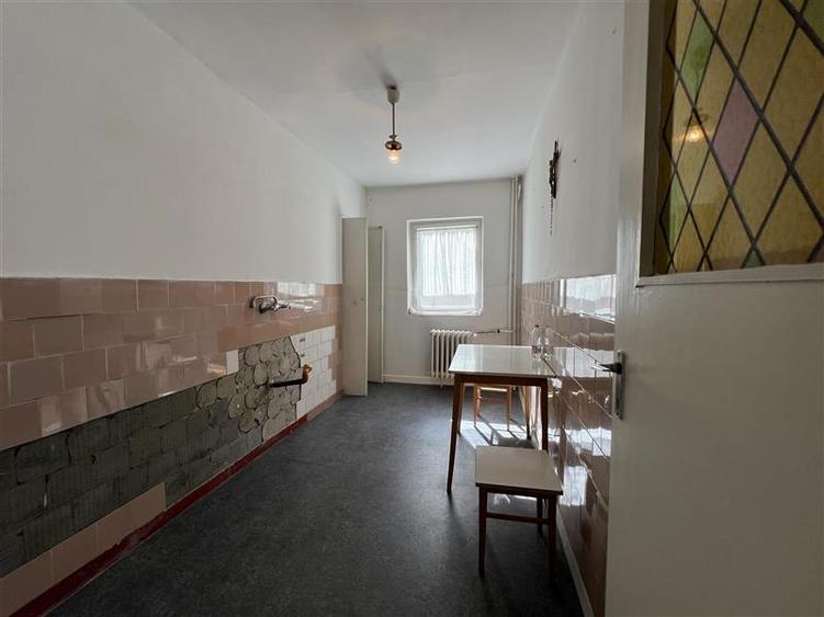Apartament cu 2 camere decomandat în Vest