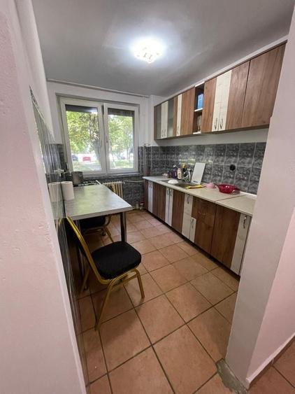 Apartament cu 4 camere semidecomandat în Central