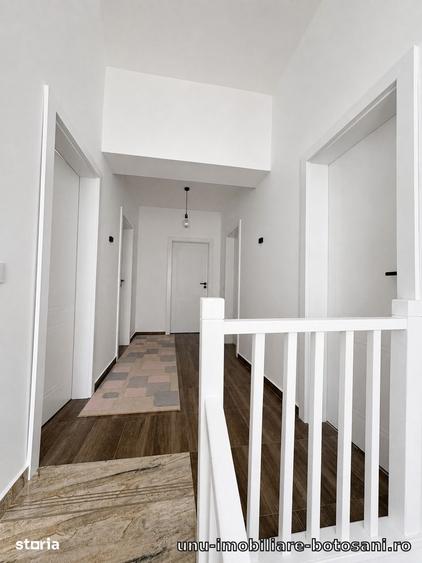 Casă cu 4 camere cu Teren 250 Mp în Central