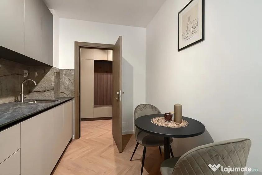 Apartament cu 2 camere semidecomandat în Universitate