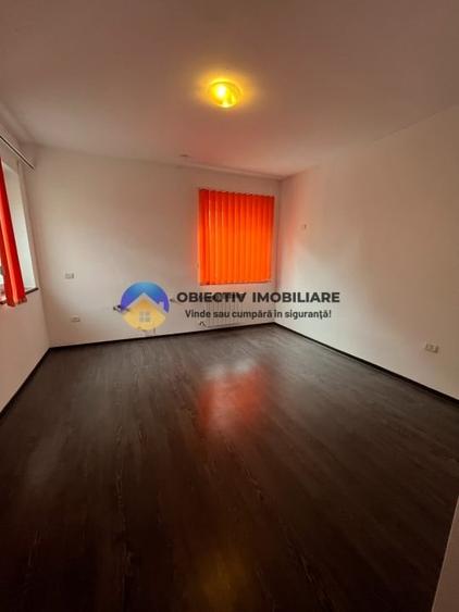 Casă individuală cu 5 camere cu Canalizare în Precista