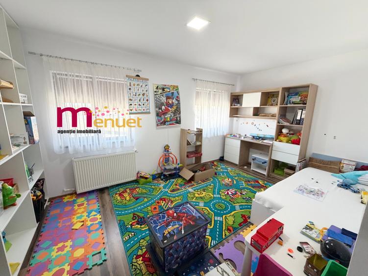 Apartament cu 3 camere decomandat în C5