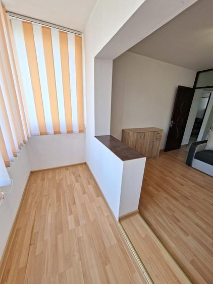 Apartament cu 4 camere decomandat în Astra