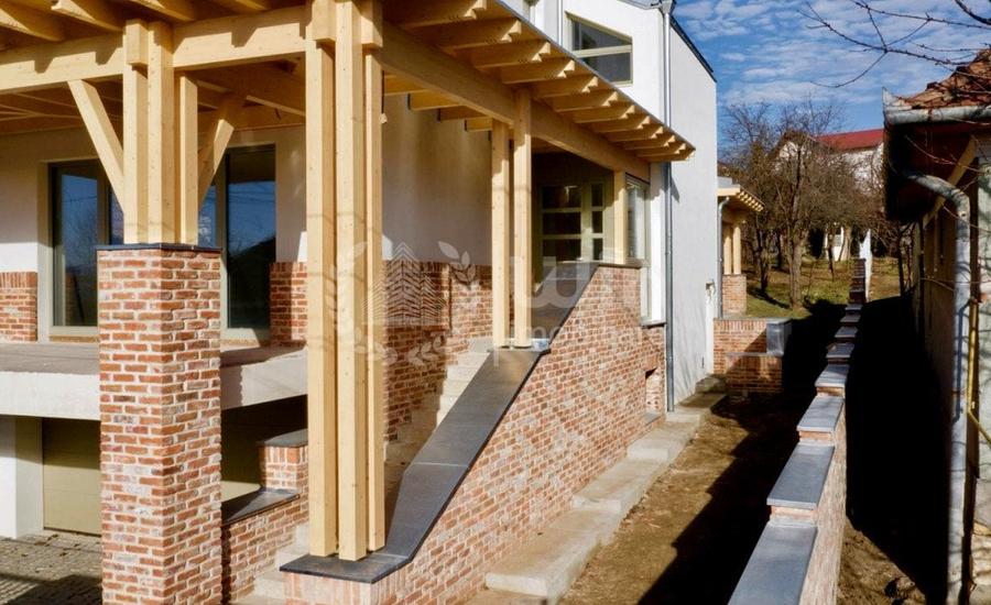 Casă individuală cu 4 camere cu Canalizare în Dâmbul Rotund
