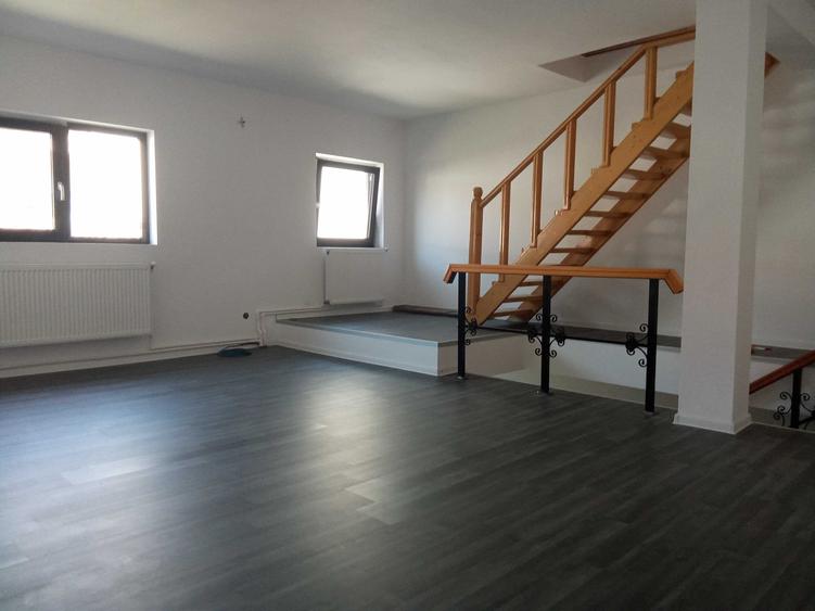 Casă cu 4 camere decomandat în Central