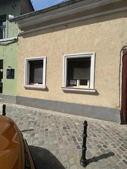 Casă cu 2 camere cu Teren 10 Mp în Centrul Istoric