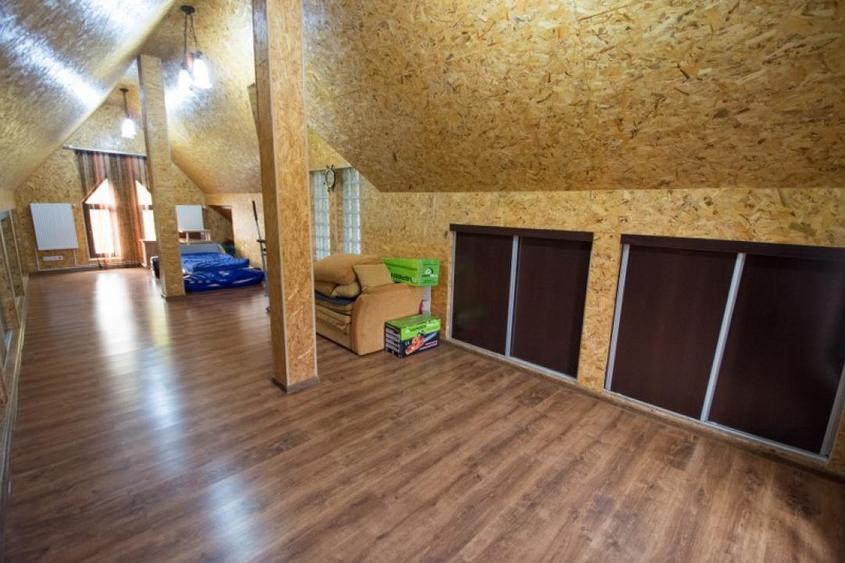 Casă individuală cu 4 camere cu Piscina în Bucov